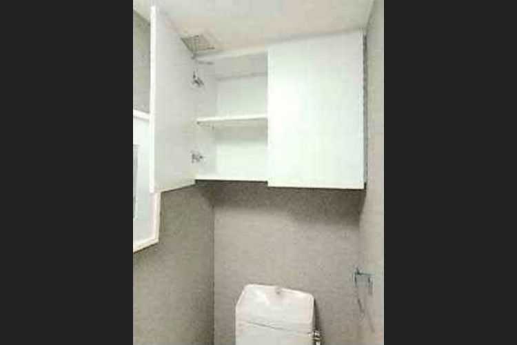 シティタワー西梅田のトイレ吊戸棚